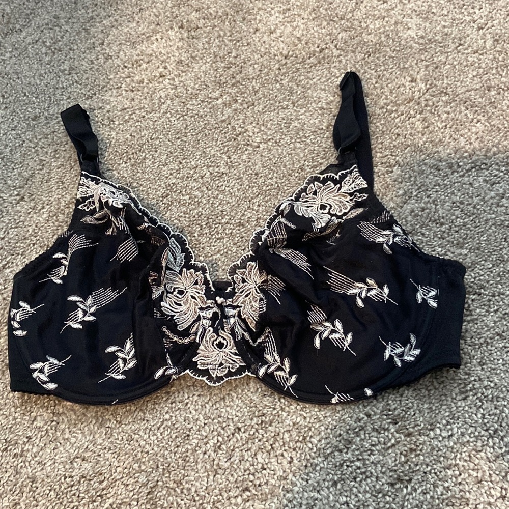Wacoal Black and White Floral Lace Bra Size 34DD